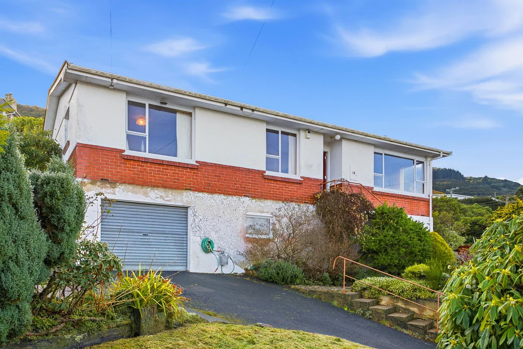 Ravensbourne 3 Bedroom Space, views and endless potential