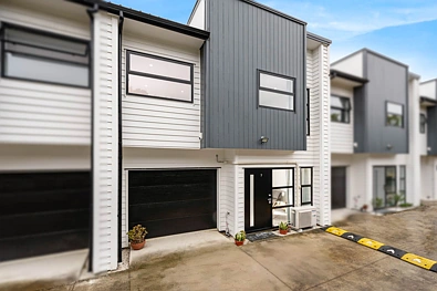 Glen Eden 3 Bedroom Modern Comfort, Motivated Sale