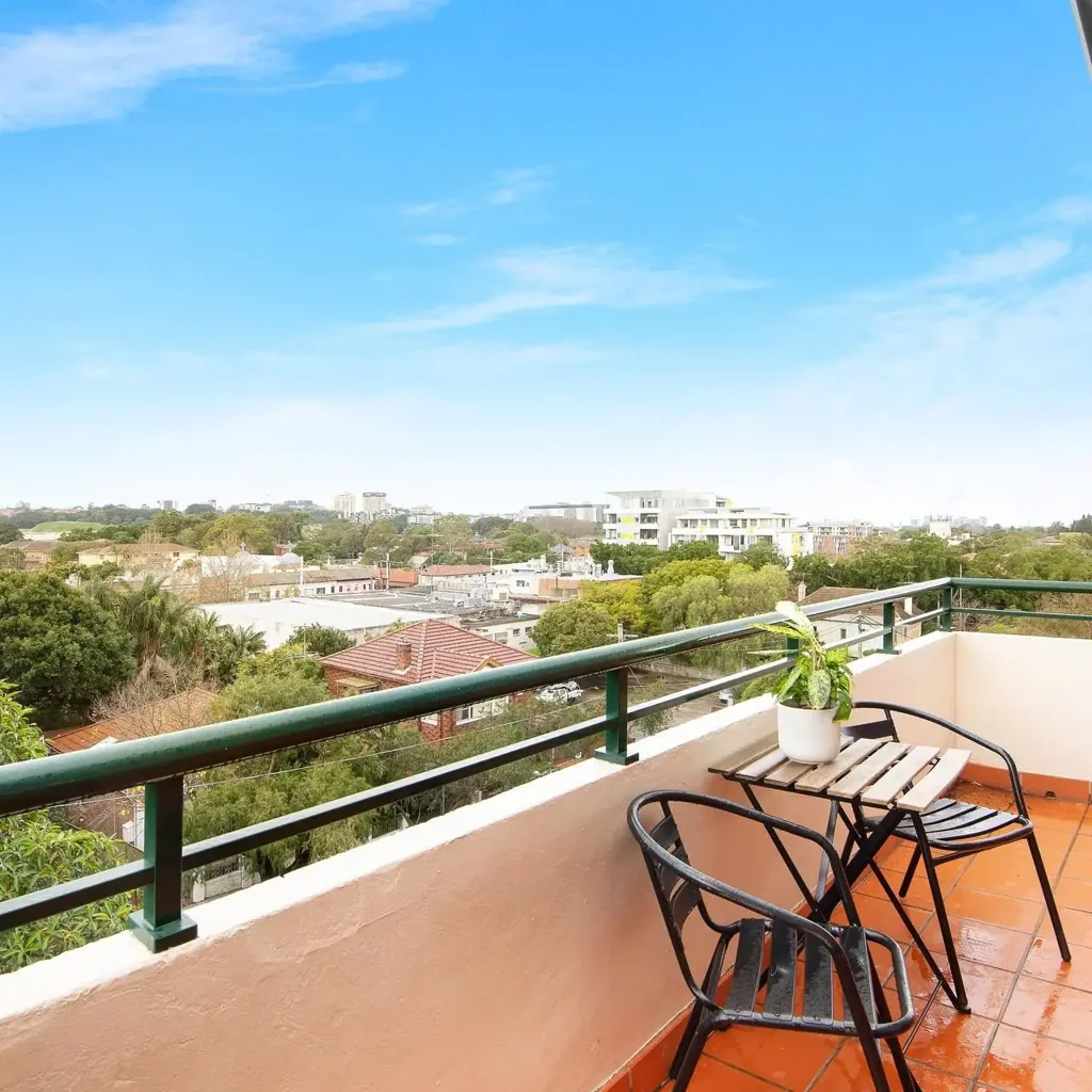 Pet Friendly Top Floor Apartment with Sweeping Views