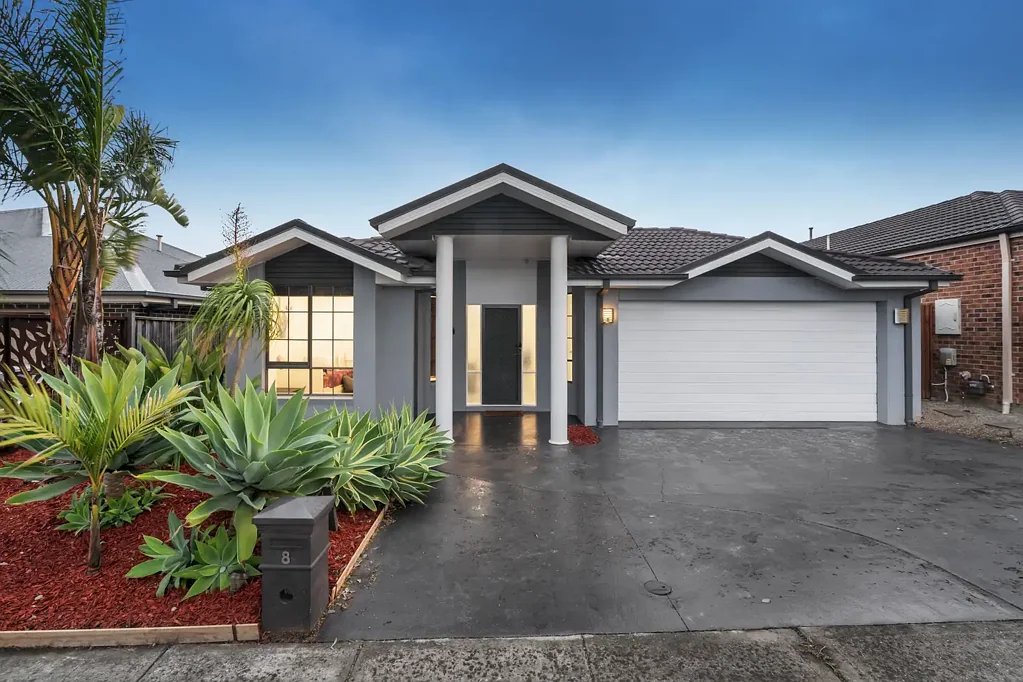8 Peterborough Drive, Doreen, VIC 3754