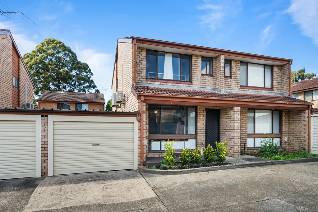 Macquarie Fields 2 Bedroom Stylish & Low Maintenance Townhouse Living in a Convenient Location