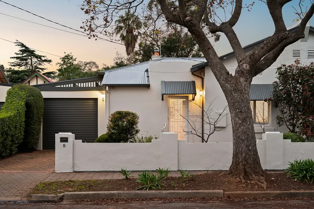 Lower Mitcham 4房  A timeless maisonette with a modern finale, quietly tucked into one of Lower Mitcham's finest streets…