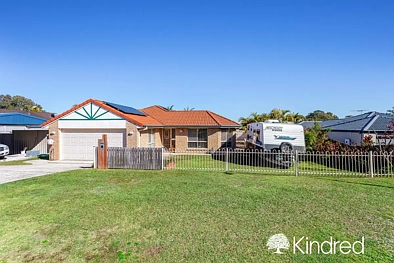 Rothwell 4房 最佳家庭生活——宽敞空间、时尚设计与全家喜爱的泳池 Family Living at Its Best - Space, Style & a Pool Everyone Will Love