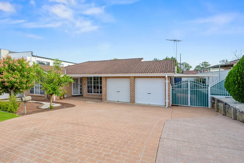 172 Leacocks Lane, Casula, NSW 2170