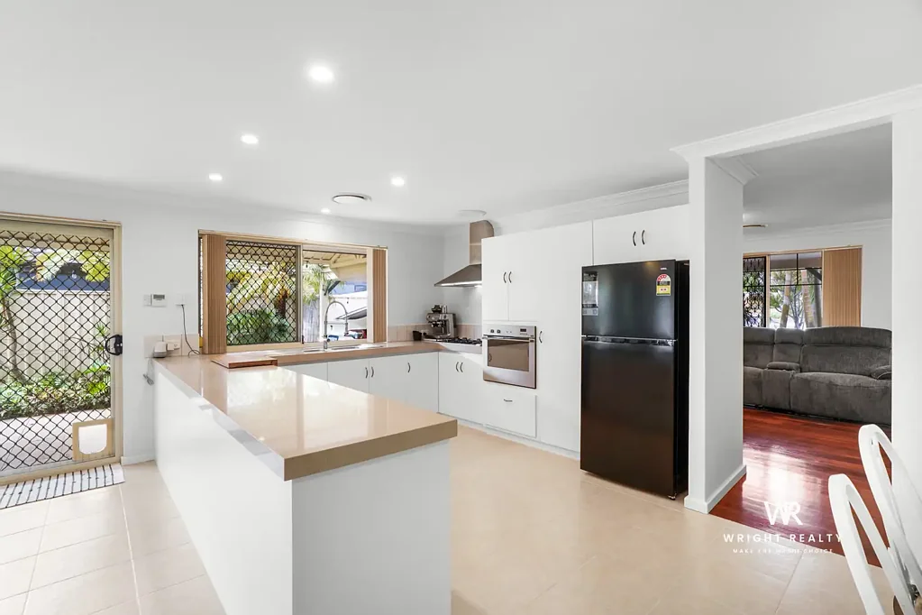 Banksia Grove 4બેડરૂમ *VIP PREVIEW* Sunday 26th October 1.00pm to 1.30pm. Please SMS Karl Wright on 0450 556 146 to confirm your attendance.
