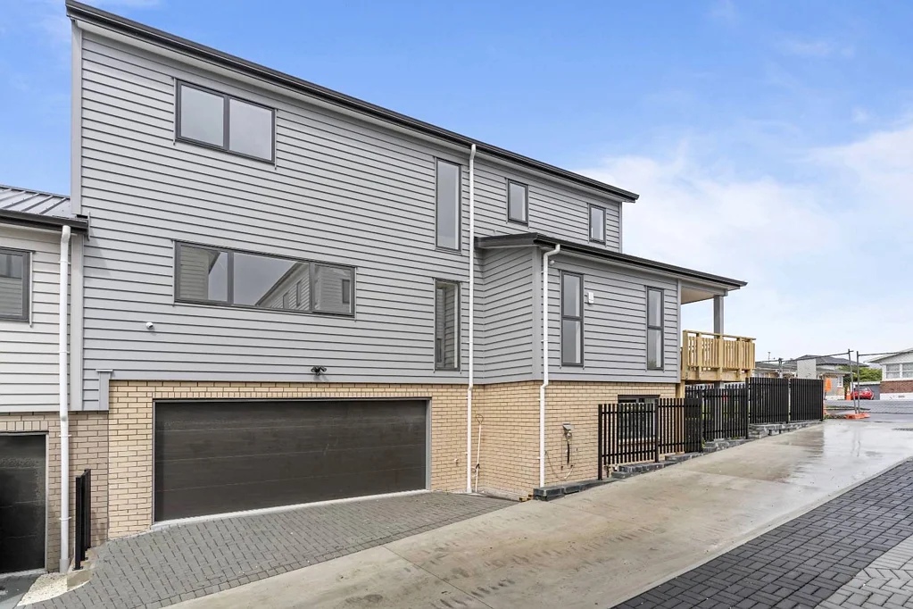 Te Atatu South 5房  Brand-New. Big on Space. Brilliantly Located