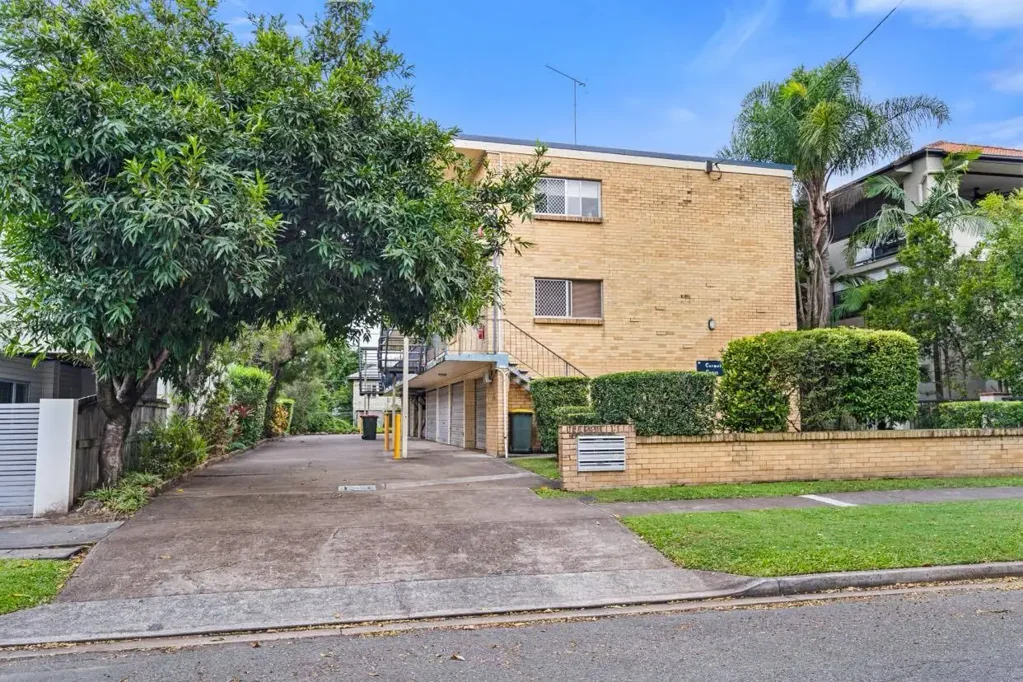 Stylish 2-Bedroom Unit in Prestigious Hamilton – Lifestyle & Location!