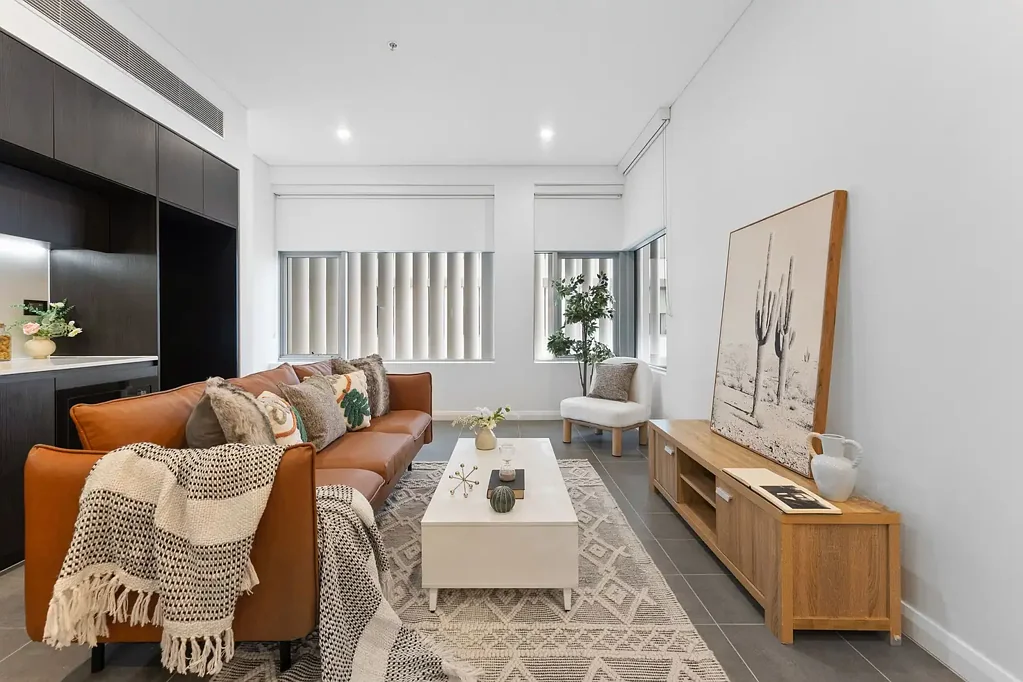 Redfern 1 Bedroom Contemporary Apartment in Cosmopolitan Location