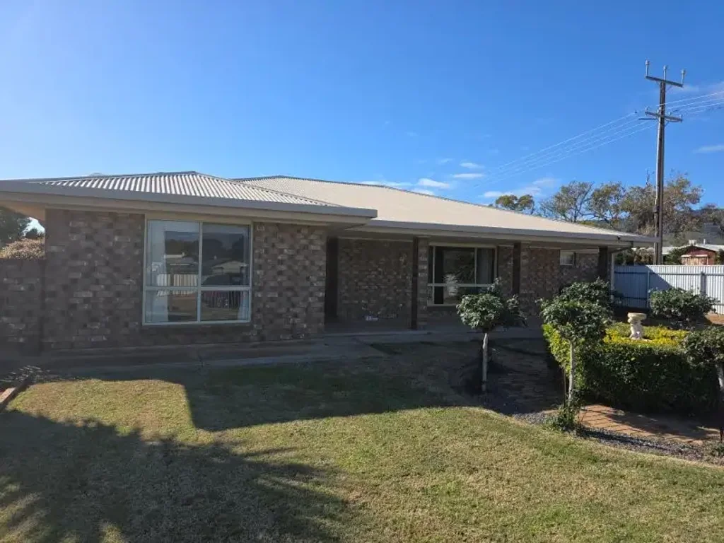 BEAUTIFULLY PRESENTED 4 BEDROOM HOME - AVAILABLE 27/08/2026