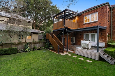Cammeray 2침실 Perfectly placed for the downsizer, young family or professional, this near-parkside upper duplex comes with dual entry and direct garden access