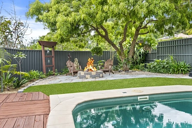 Nerang 4房  Space for the whole Family and room to entertain with 3 break out zones & Pool