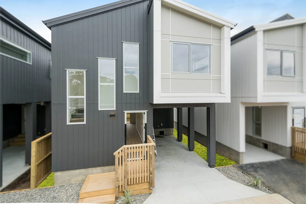 Near brand new 3 bedroom home in Hillcrest