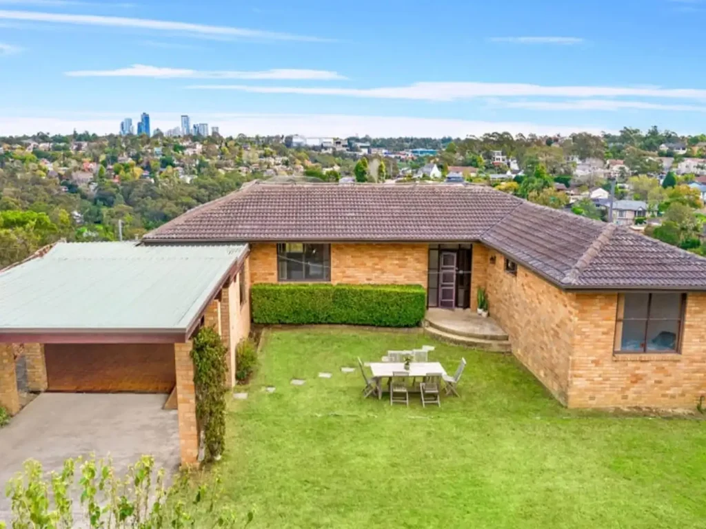 Spacious Family Retreat with Stunning District Views