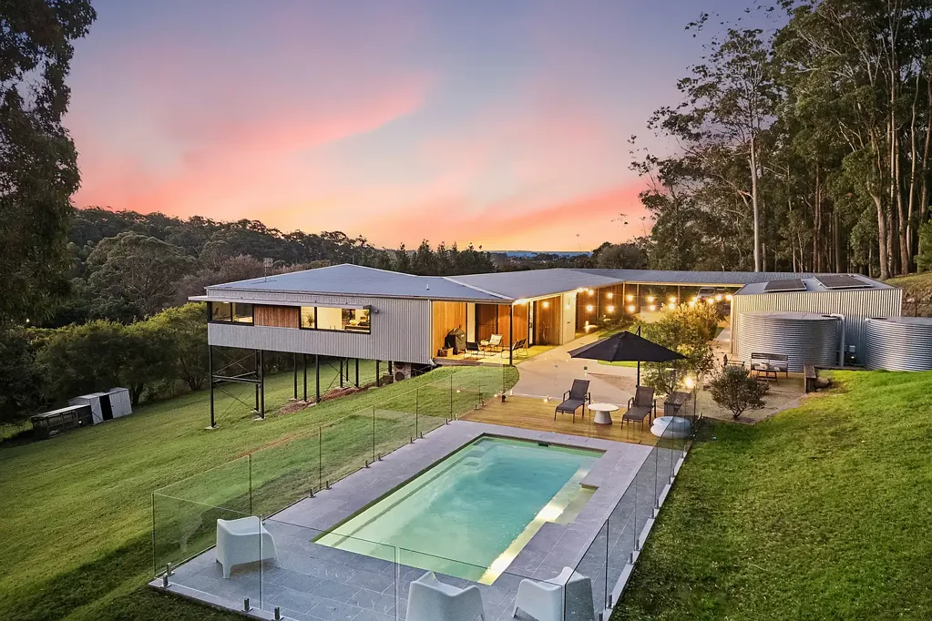 Wamberal 6 Slaapkamer 15 acres of private lifestyle living with luxury family home, heated pool and self-contained accommodation