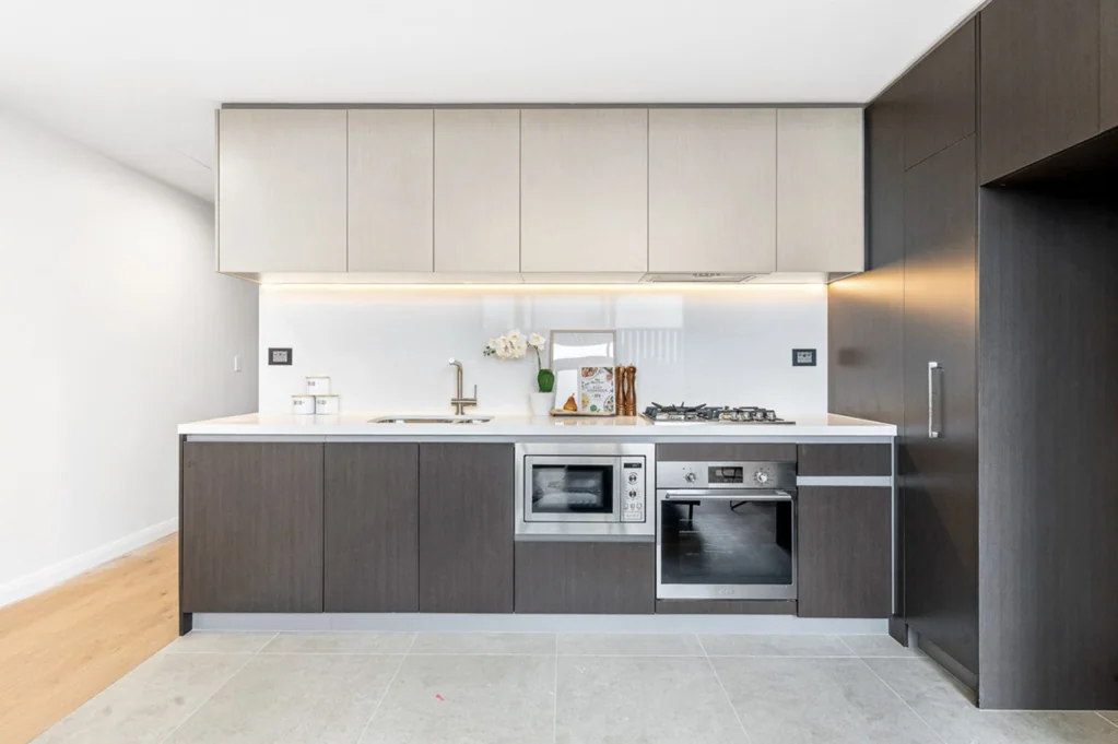 Beautiful 1 Bedroom Apartment - Walk to Metro, Shops & Cafes!