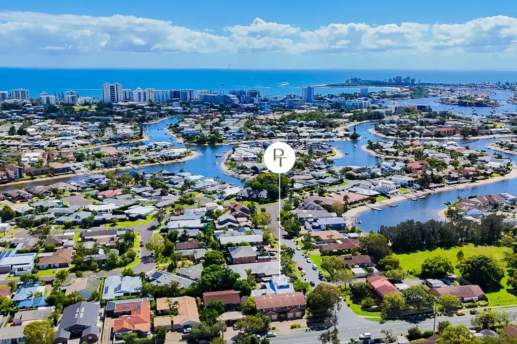 Mooloolaba 4कमरा Large & central on 800m2 land - close to waterways