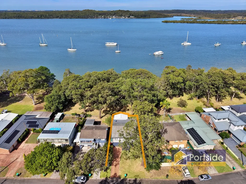 Lemon Tree Passage 4房  New price - Peaceful Waterfront Oasis - Exceptional value!
