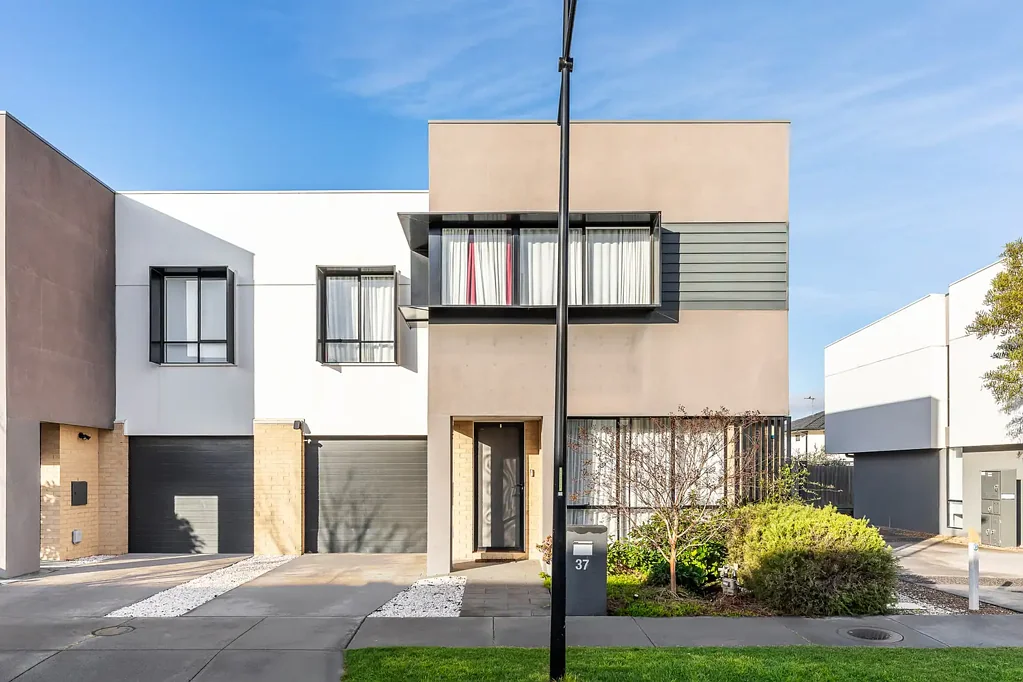 37 Jackson Green Boulevard, Clayton South, VIC 3169