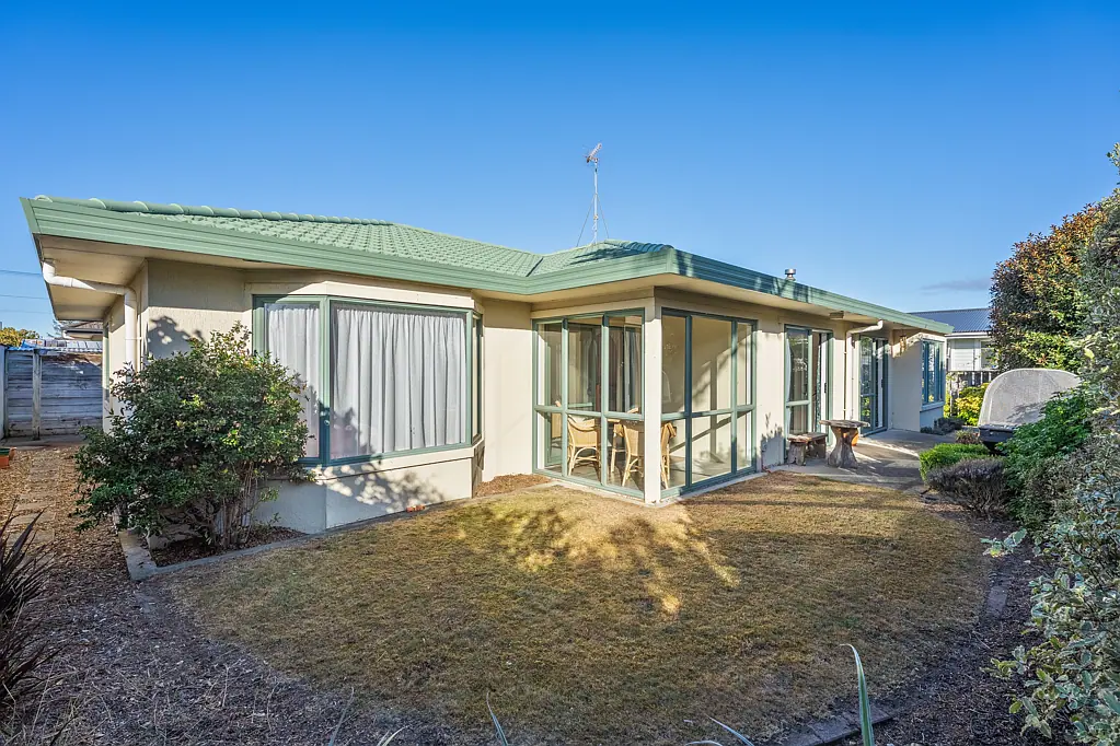 Levin 2Zimmer Must Be SOLD! Spacious Townhouse.