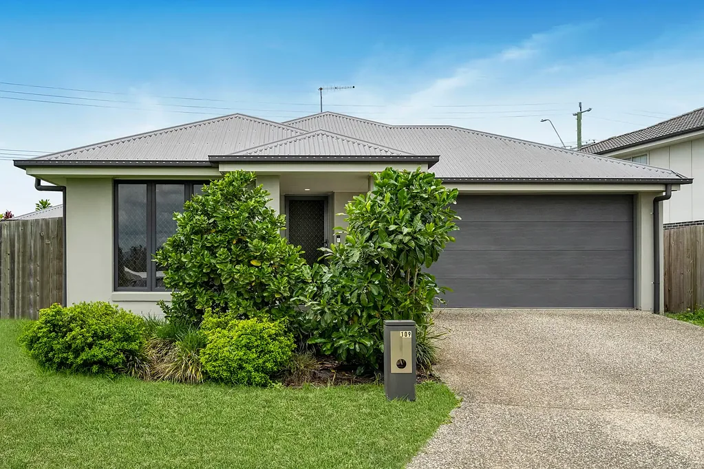 Morayfield 4ਬੈੱਡਰੂਮ Modern Living with Close Proximity to Schools and Public Transport and amenities!