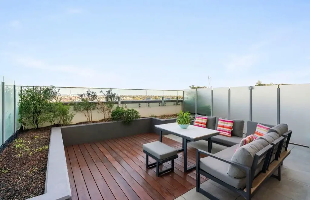 Footscray 2غرفة نوم 2 bedroom apartment with large terrace and deck!