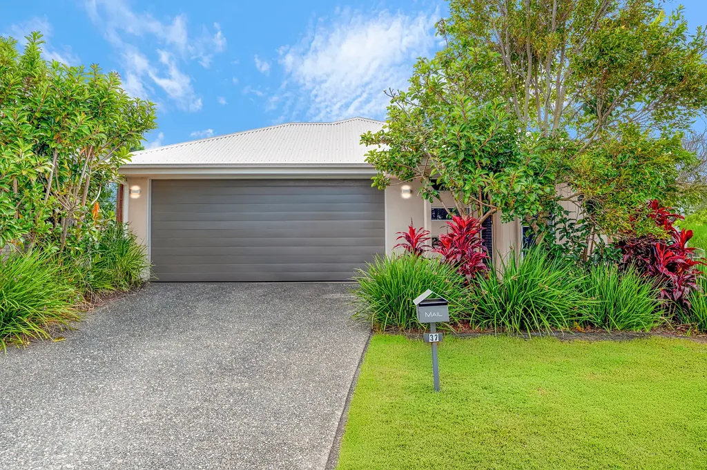 Coomera 4chambre Modern Family Home in Sought-After Camelot Estate