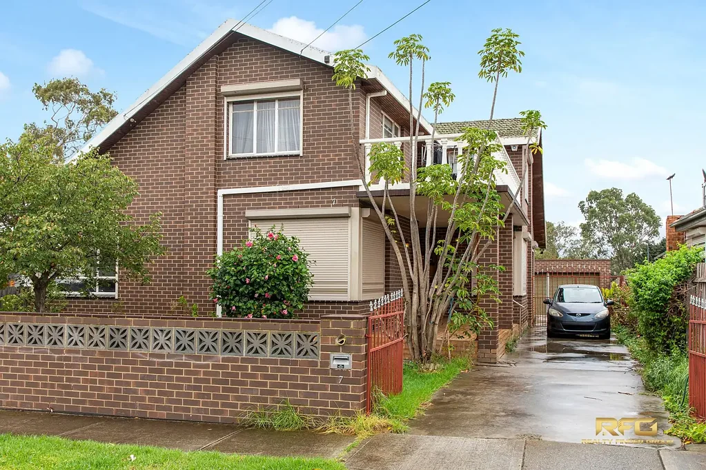 St Albans 5房 五间宽敞卧室 宽阔744m²地块 双车库 设备齐全厨房 翻新扩建潜力 增长区好地段 Spacious Family Home