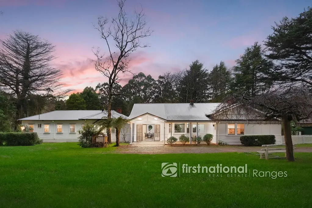 Olinda 9 Bedroom Flat acreage. Private, yet central! ‘Bray Lodge Guest House’ Circa 1930 Homestead.