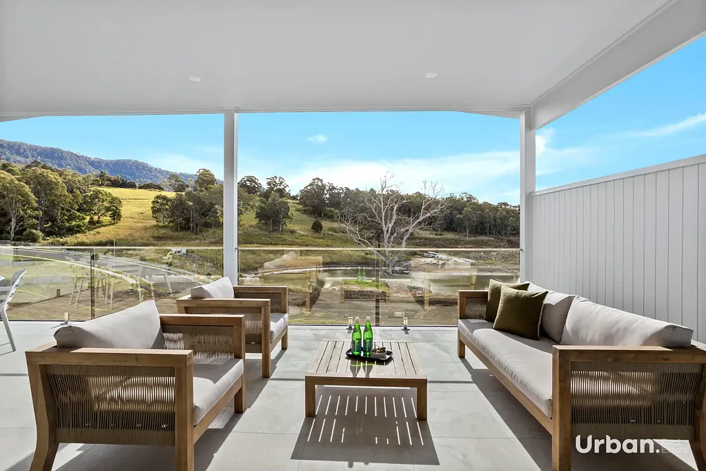 Huntley 4 Slaapkamer Luxury Split-Level Living with Elevated Views