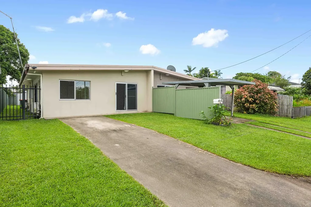 Easy-Care Living in a Convenient Mooroobool Location