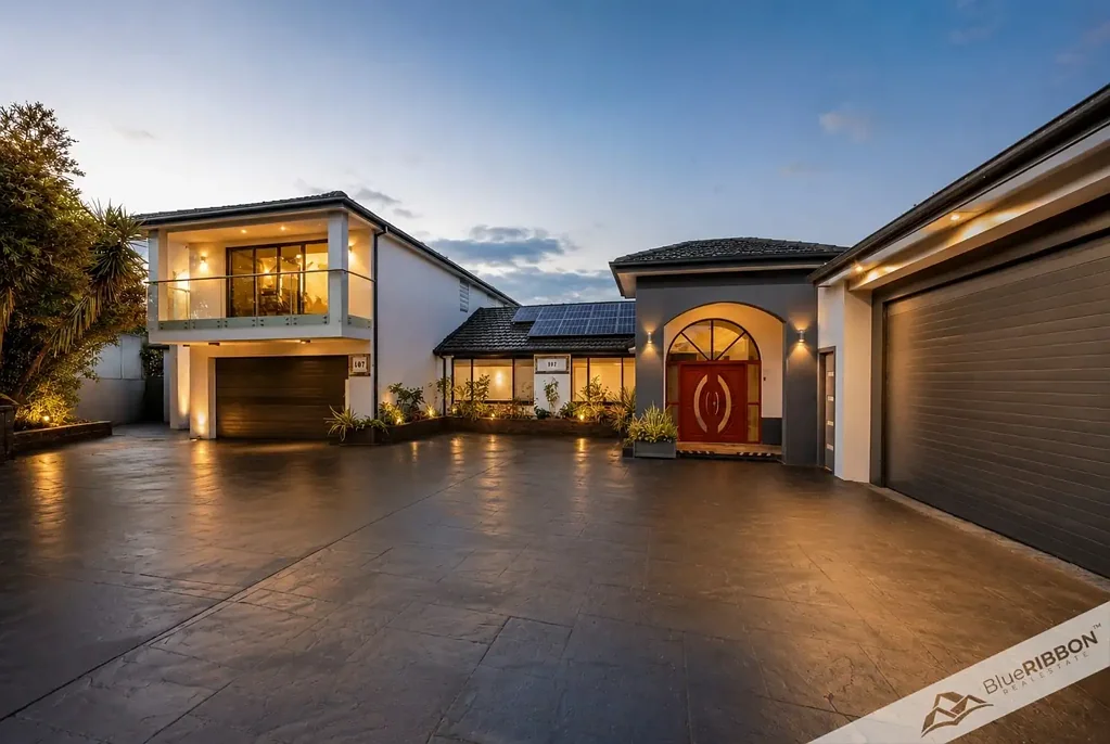 Baulkham Hills 8कमरा Multi Living Baulkham Hills Property with Income Flexibility!!