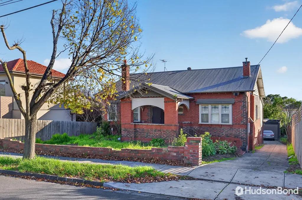 Hawthorn East 5房 Hawthorn东黄金地段 747sqm阔地 红砖古宅 五卧双卫 管道地暖 双车库 邻近学区商圈 Period Charm, Prime Position and Exciting Future Potential - Inspect by Appointment.