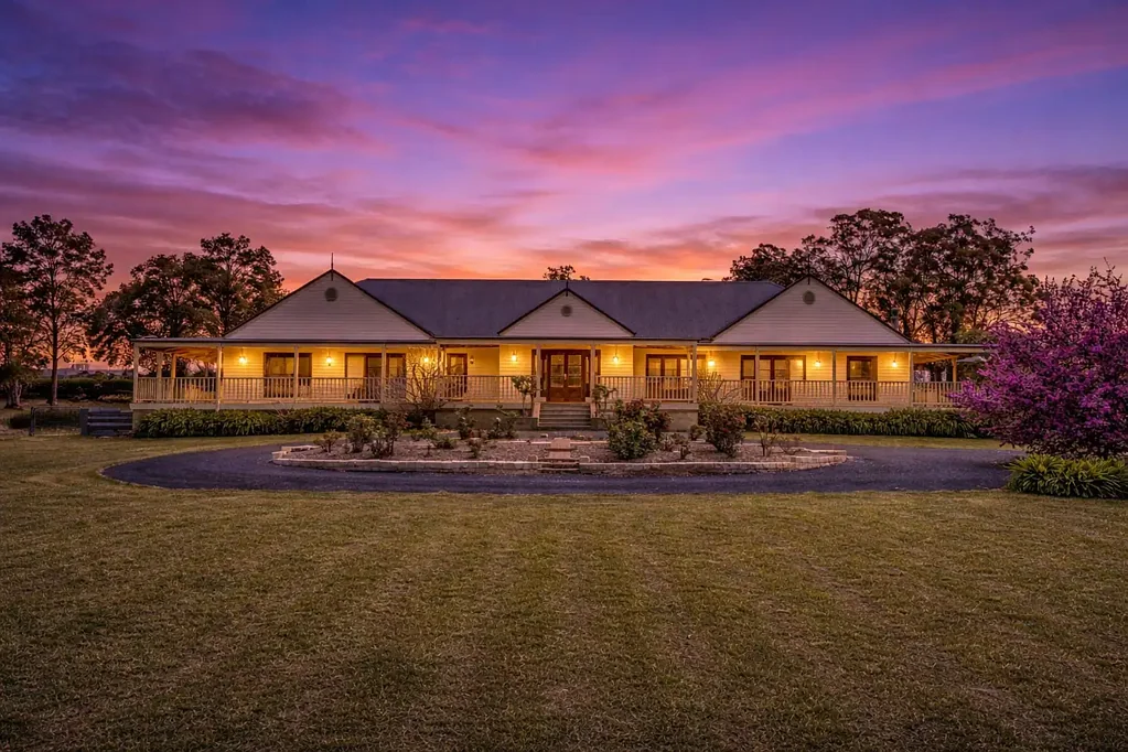 Gloucester 6غرفة نوم Stunning Homestead on 3.7 Acres