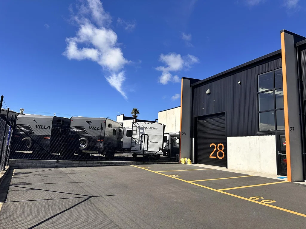 Hobsonville 6 Meters High Corner Spacious Industrial Unit