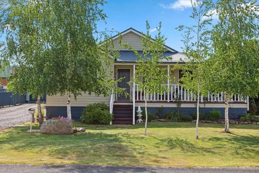 Berridale 4ਬੈੱਡਰੂਮ Discover Your Dream Home at 20 Gungarlin Street, Berridale NSW