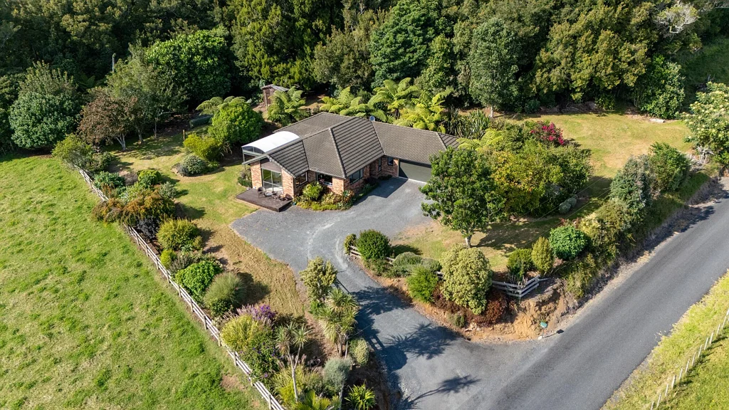Te Pahu 4침실 Lifestyle Living with Stunning Views