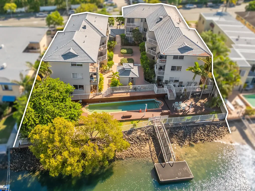 Runaway Bay 1 Bedroom Waterfront Living in Runaway Bay!