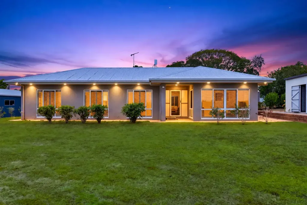 Mareeba 3ਬੈੱਡਰੂਮ FULLY FURNISHED WITH AN EXCEPTIONAL $800-PER-WEEK RETURN - A QUALITY HOME TO ENJ