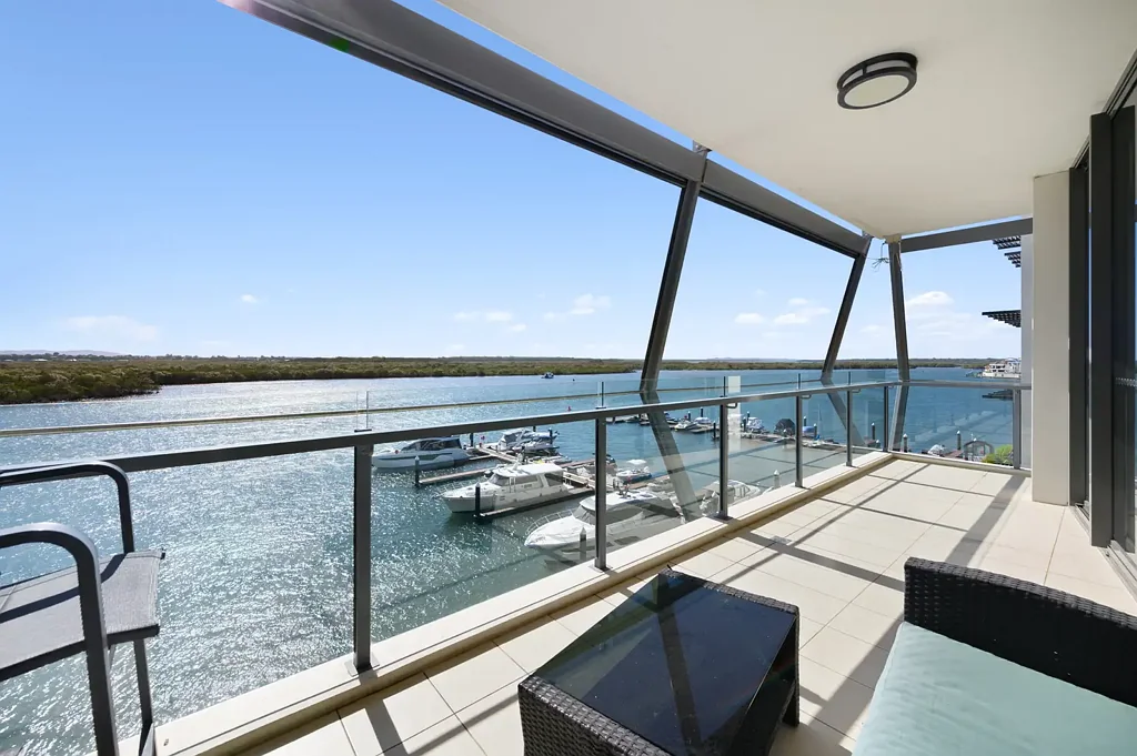 Paradise Point 2房  Must Sell - Seller Has Moved - Offers Invited