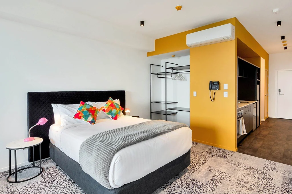 Stylish Fully-Furnished Studio Apartment in Av...