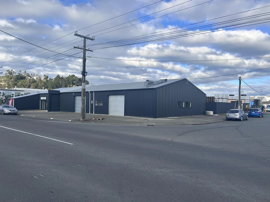 Pandora High profile warehouse on Thames Street