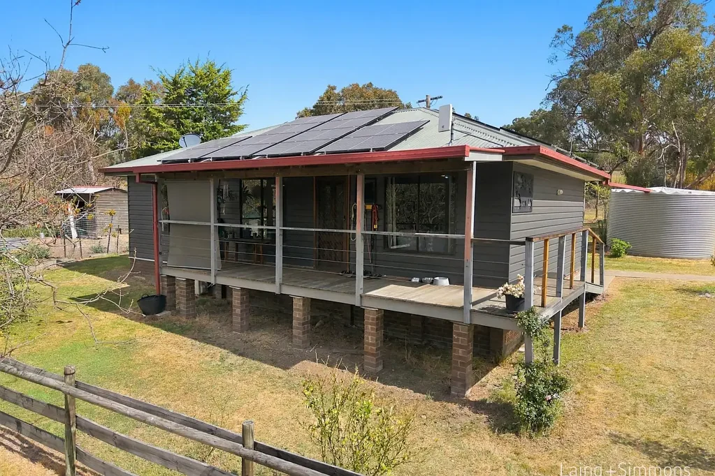 Armidale 2房  A Peaceful Acreage Lifestyle with Space to Make Your Own
