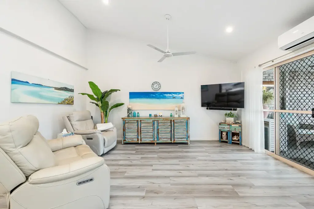 Torquay 2房  Stylish Beachside Living - Renovated & Ready to Enjoy
