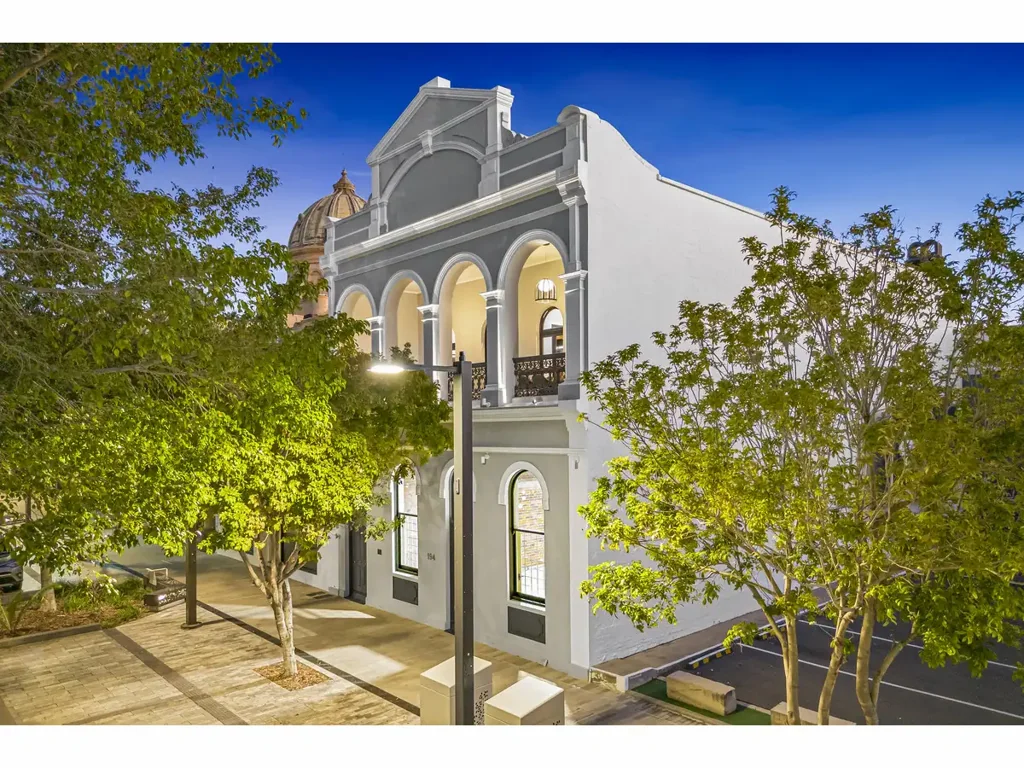 Rockhampton City 4 Slaapkamer A Masterpiece Reborn: The Royal Bank Heritage Estate