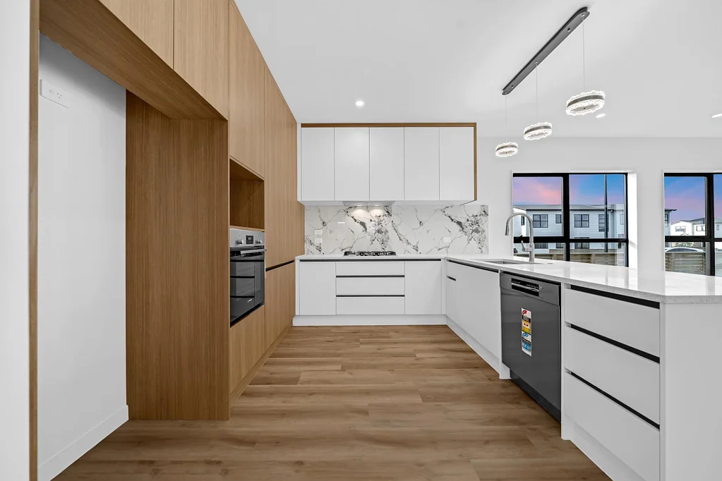 Clarks Beach 4ห้องนอน Premium Home on a Corner Section