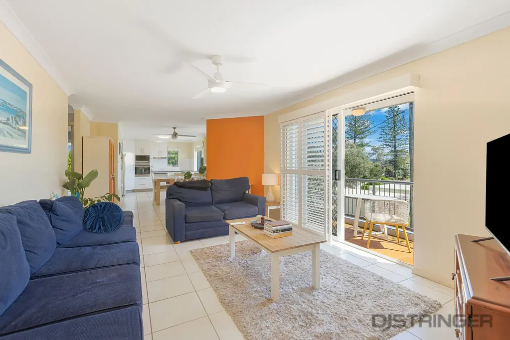 Bilinga 2房  ENTRY LEVEL BEACHFRONT LIVING - the hunt is over'