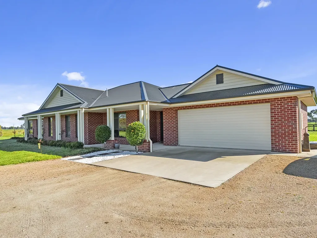 Corowa 4Phòng ngủ Country lifestyle only moments from the Murray River