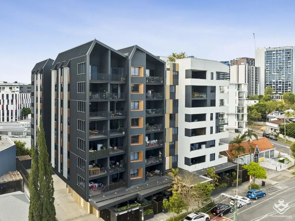 Bright, Modern & Ready to Move In – 2-Bedroom Apartment in the Heart of West End