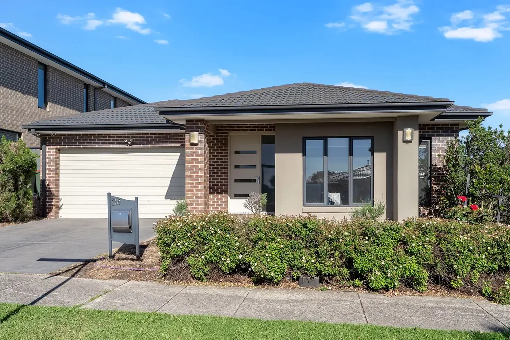 Craigieburn 4कमरा EXPANSIVE FAMILY HOME IN A SOUGHT-AFTER ESTATE