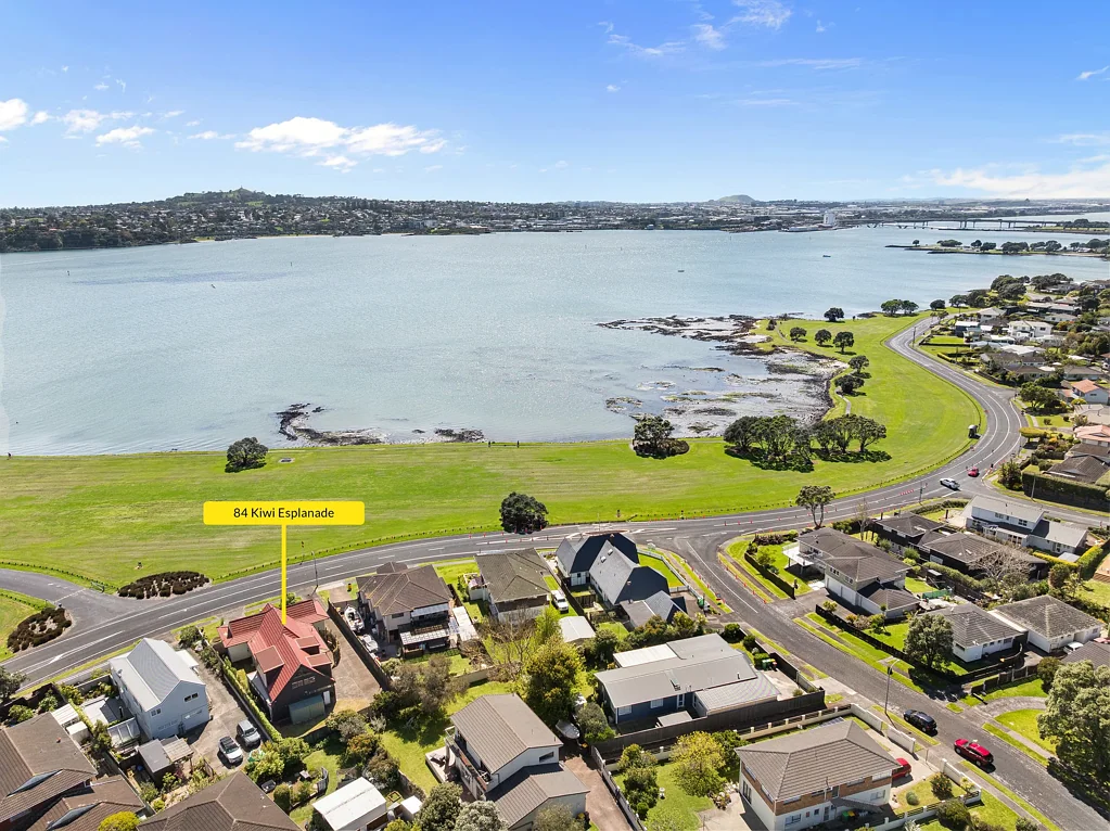 Mangere Bridge 3Kwarto Estate Sale | Will be Sold | Develop or Rebuild